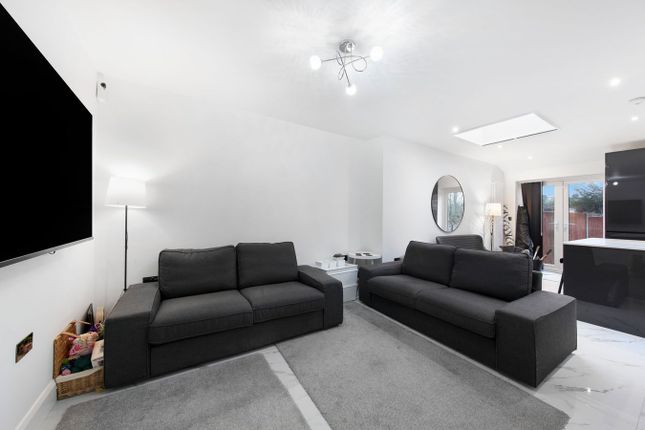 66, Roxeth Green Avenue, Harrow photo 4