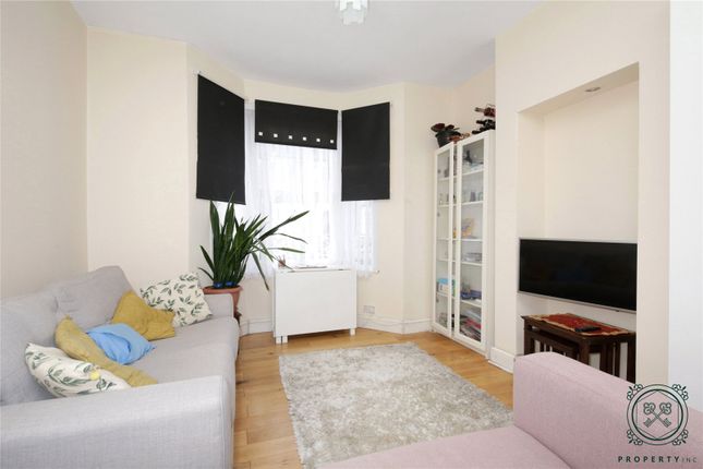60, Station Crescent, London photo 2