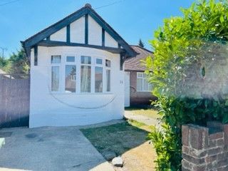 Bungalow to rent in Humberstone Close, Luton, Bedfordshire