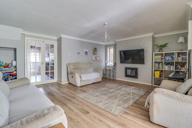 17, Steeplefield, Leigh-on-Sea photo 4
