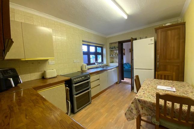 273 Warren Drive, Elm Park, Hornchurch photo 3