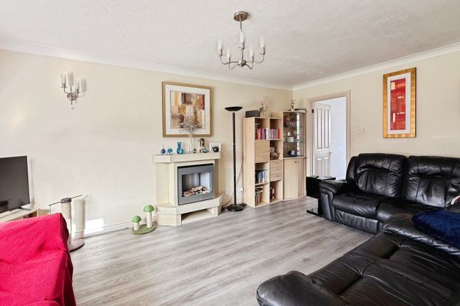 5, Canons Close, Warminster photo 3