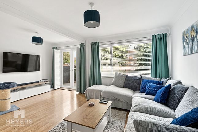2, Villette Close, Christchurch photo 2