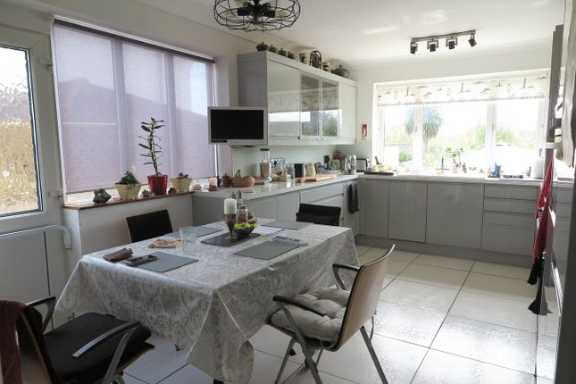 130, De la Warr Road, Bexhill-on-Sea photo 3