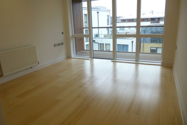 Flat 24, De Beauvoir Wharf 16 Hertford Road, London photo 4