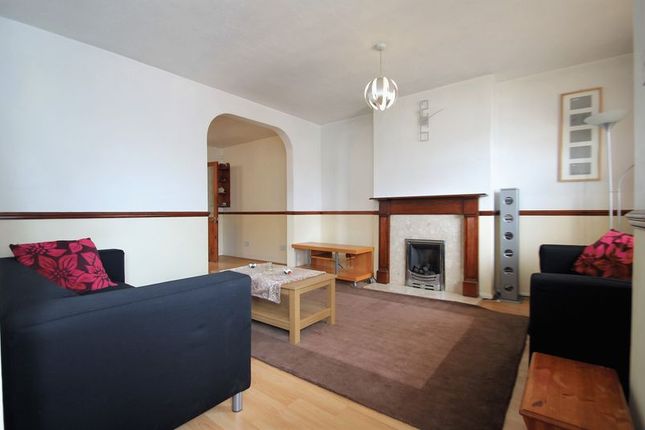 12, Gonville Crescent, Northolt photo 3