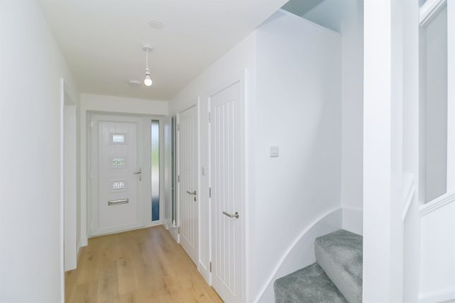 24b, Cedar Road, Barry photo 3