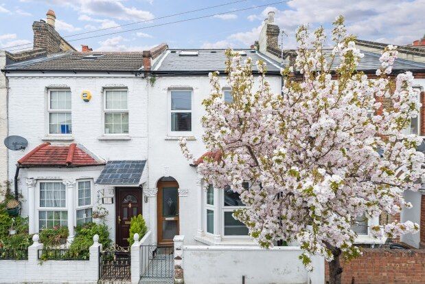 Thumbnail Property to rent in Moffat Road, London