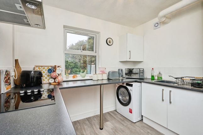 Flat 4, 172, York Avenue, Isle of Wight photo 2