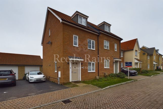 Thumbnail Semi-detached house for sale in Clearwater Lane, Dartford, Kent