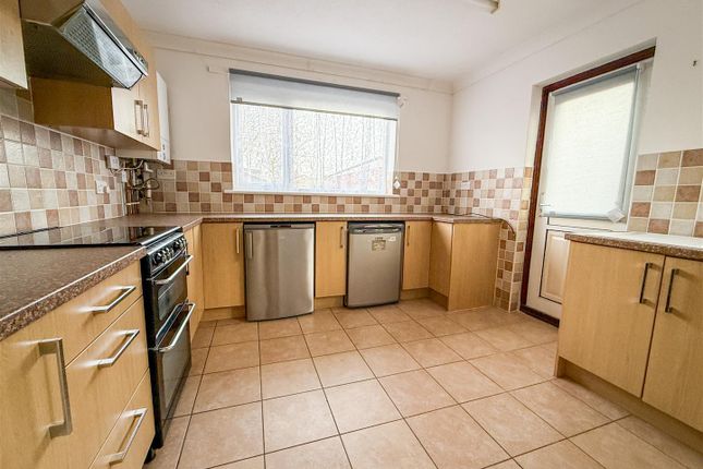 17, Shanklin Close, Great Clacton photo 3