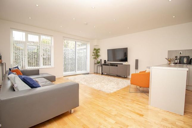 ., Bridle Road, London photo 5