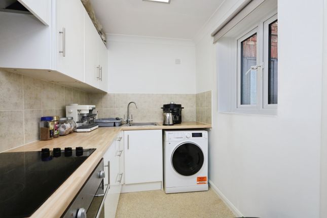 Flat 14/Whitegates, Stonegate Way, Heathfield photo 4