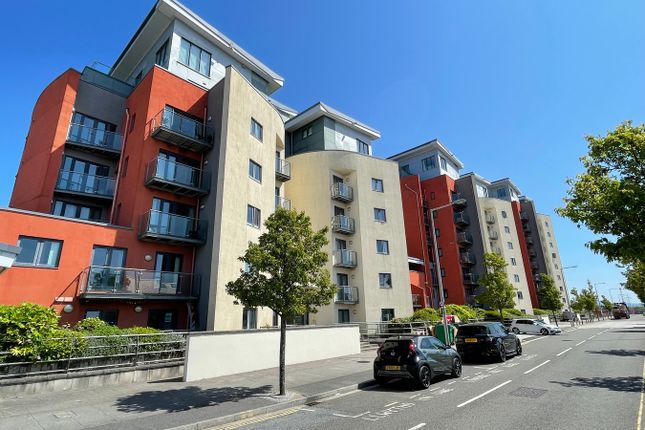2-bed flat on Apartment 68, South Quay, Swansea, £165,000