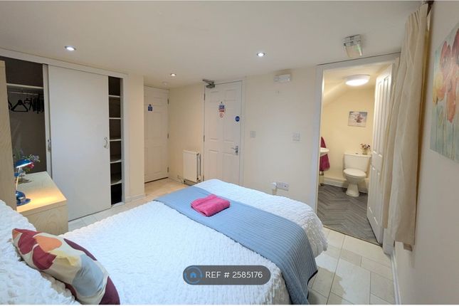 Room 1 (Ensuite Double) - £680/Mo
