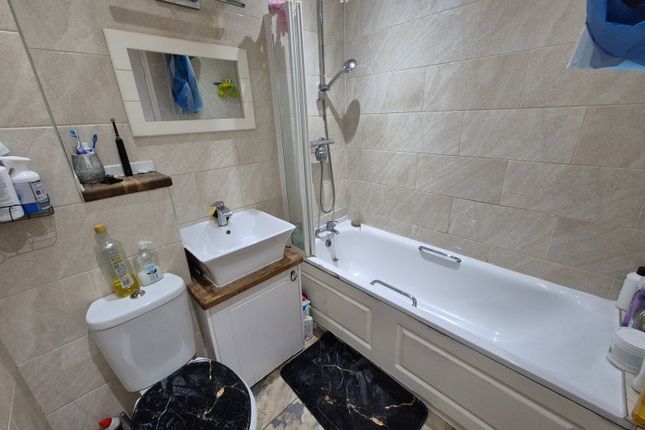30, Cumbria Close, Dunstable photo 3
