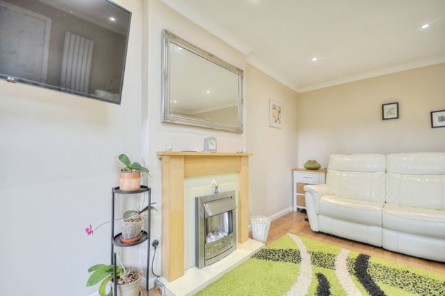 39, Fitzwilliam Avenue, Fareham photo 4