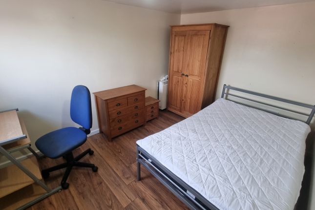 Terraced house to rent in Crofton Street, Rusholme, Manchester