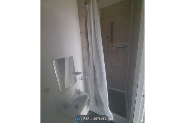 Flat, Bromwich St, Bolton photo 4