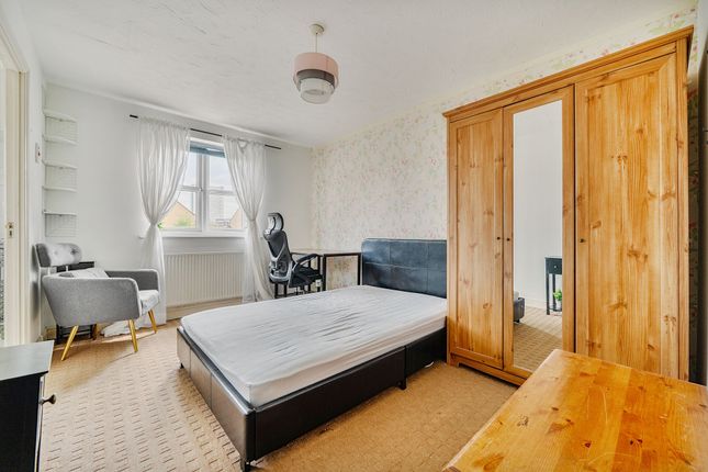 201 Plough Way, London photo 4