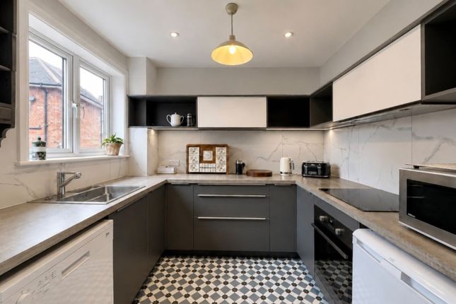 4 Chantry Place, King Stable Street, Windsor photo 4