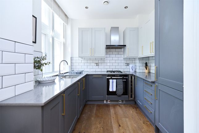 Apartment 11 St Giles, 10, Marianne Close, London photo 5