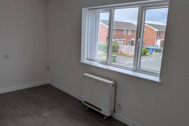 10, Mayfair Close, Liverpool photo 2