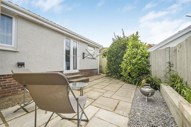 15, Sarlou Close, Swansea photo 4