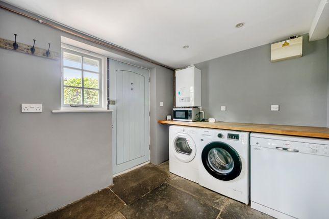1, Thorn Road, Farnham photo 4