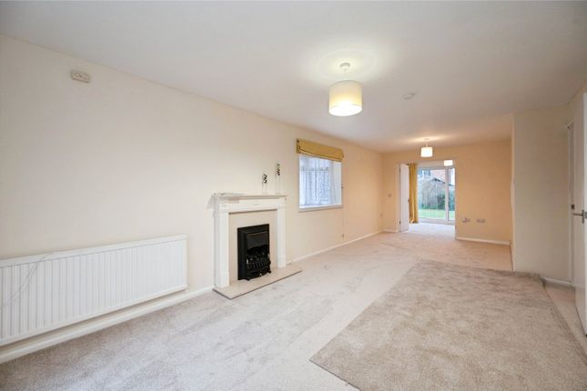 25, Selsey Close, Hampshire photo 2