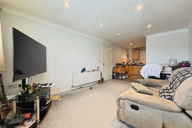 Flat 22, Dukes Court,, Queensmead, Hampshire photo 3