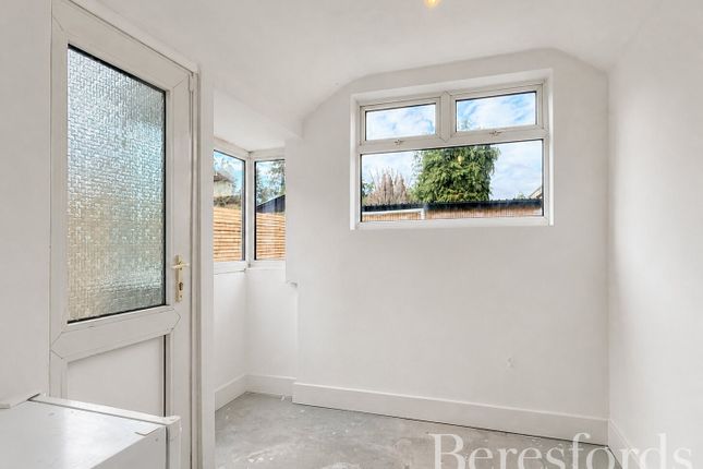 Eastwood Drive, Rainham photo 4