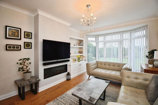 12, Four Acre Close, Kirk Ella photo 2