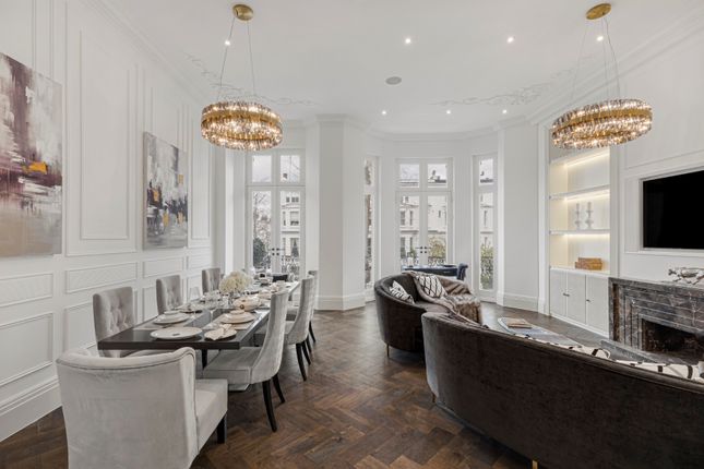 Flat for sale in Vicarage Gate, London