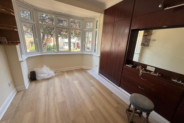 46, Currey Road, Greenford photo 4