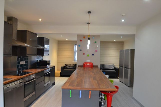 13 Brook Street, Huddersfield photo 3