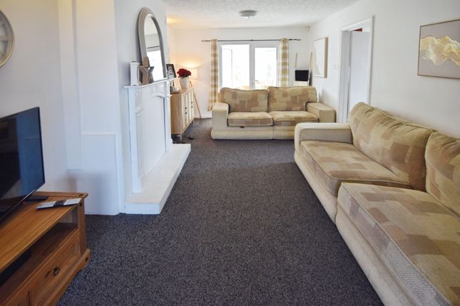 20, Creskeld Way, Bradford photo 2
