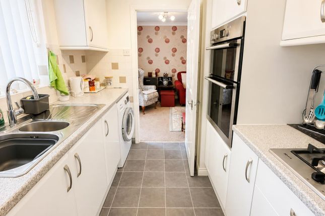 3, Slaters Close, Frinton-On-Sea photo 3