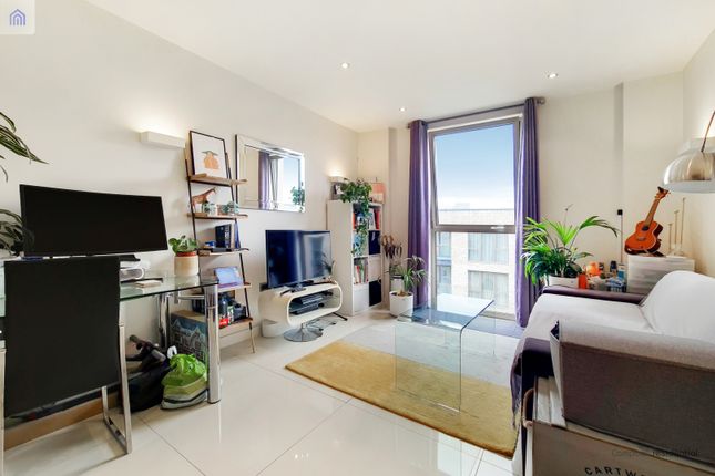 Flat for sale in Haven Way, London