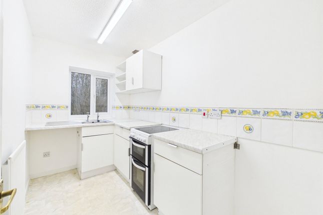 26, Leeds Avenue, Worcestershire photo 3