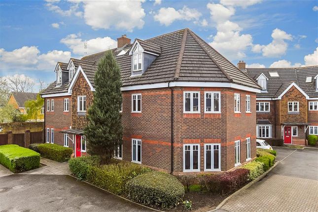Thumbnail Flat for sale in Rosemead Gardens, Crawley, West Sussex