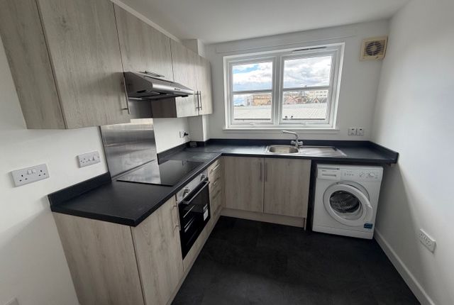 2, Candleriggs Court, Alloa photo 4