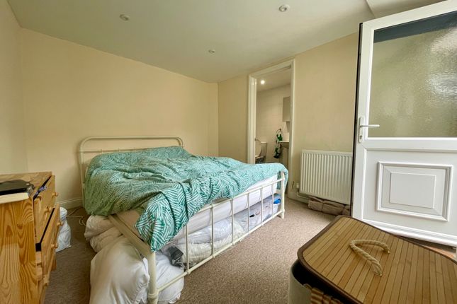 Flat to rent in North Street, Bedminster, Bristol