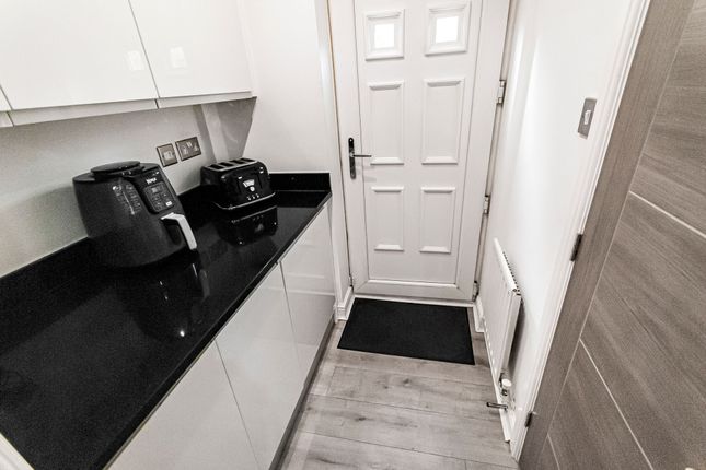 21, Reedley Drive, Salford photo 4