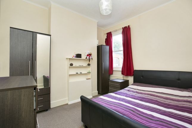 First Floor Flat 10, Glenroy Street, London photo 3