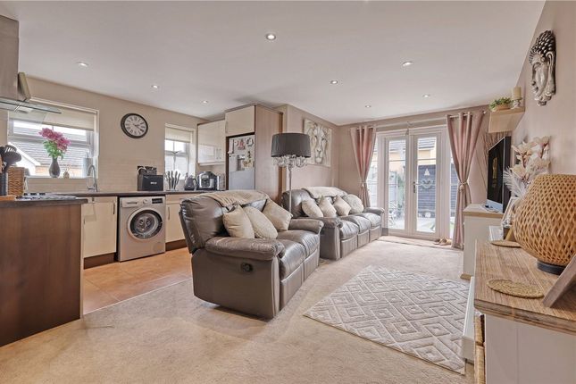2 St. Stephens Crescent, Grays photo 2