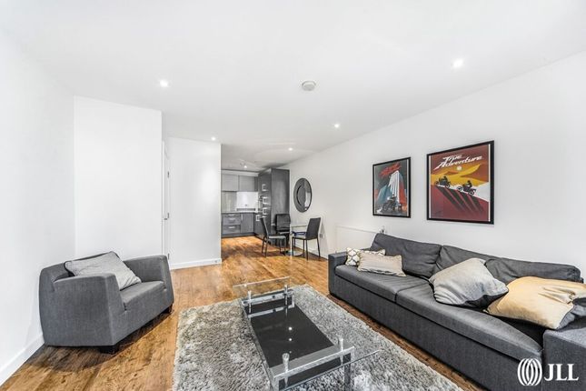 Thumbnail Flat for sale in Upper North Street, London