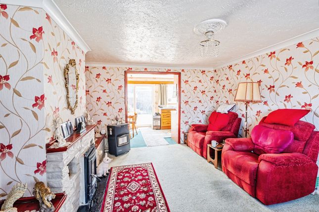 2, Saxby Close, Eastbourne photo 4