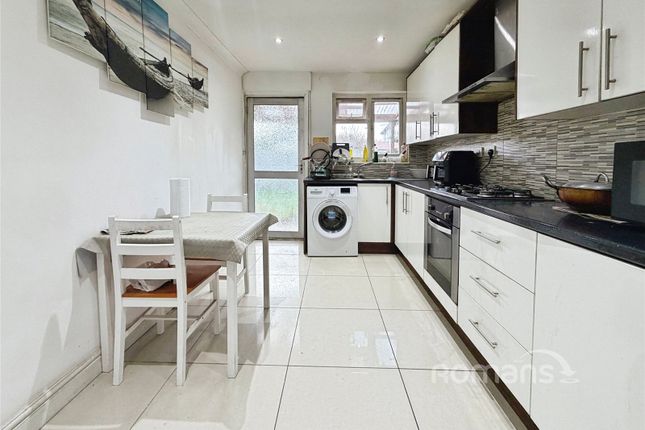 1, Myrtle Close, West Drayton photo 4