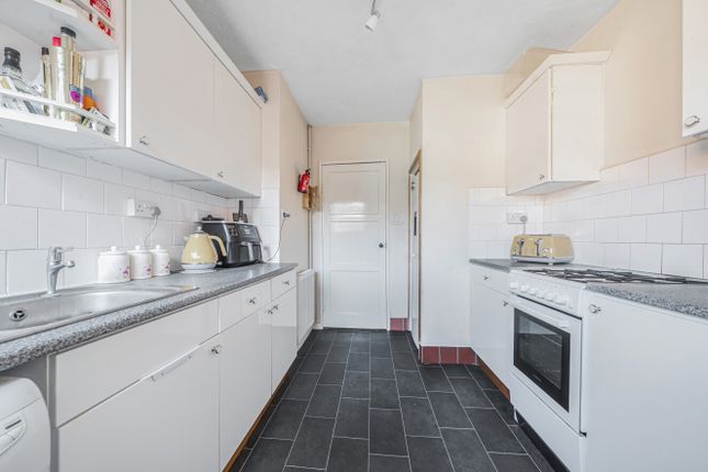 60, Green Crescent, Hampshire photo 4